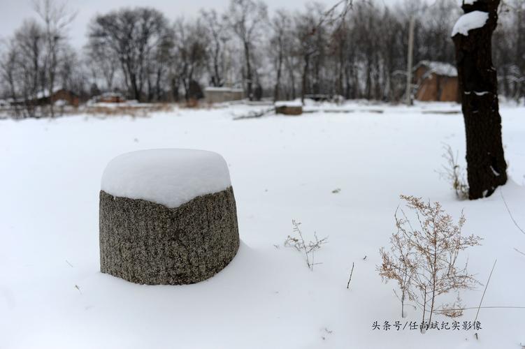 雪后井中吊水十分艰难.jpeg